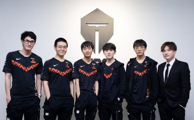 俱乐部的 俱乐部的